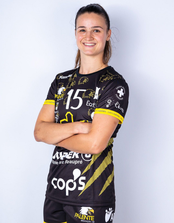 Portrait d'Anouck Clément, ambassadrice 1Defy, en tenue de handball club Palente Besançon